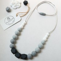 Silikónový dojčiaci náhrdelník White and black