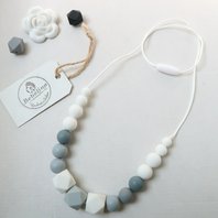 Silikónový dojčiaci náhrdelník White and grey